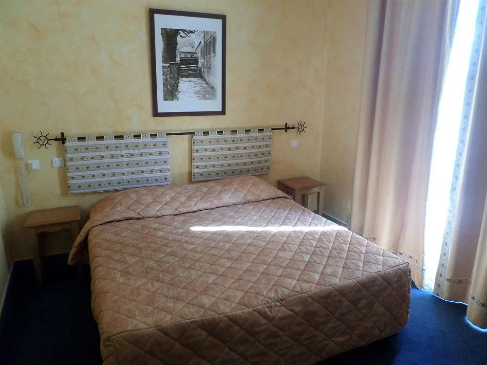 Brit Hotel Acacias Arles