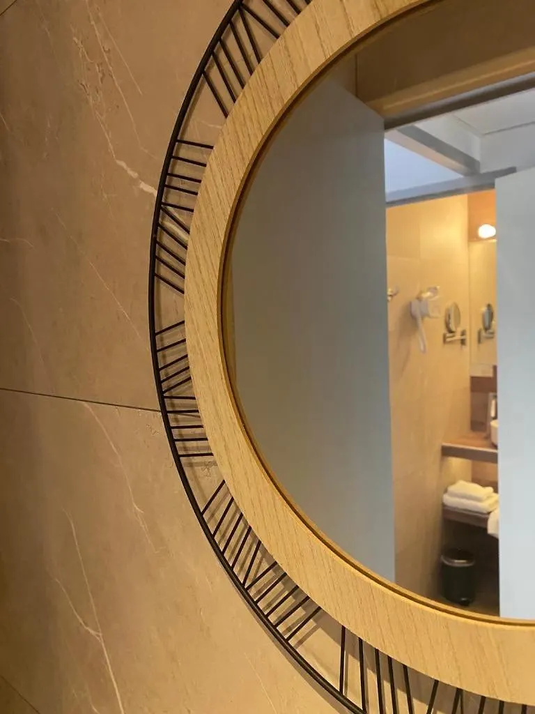 Brit Hotel Acacias Arles