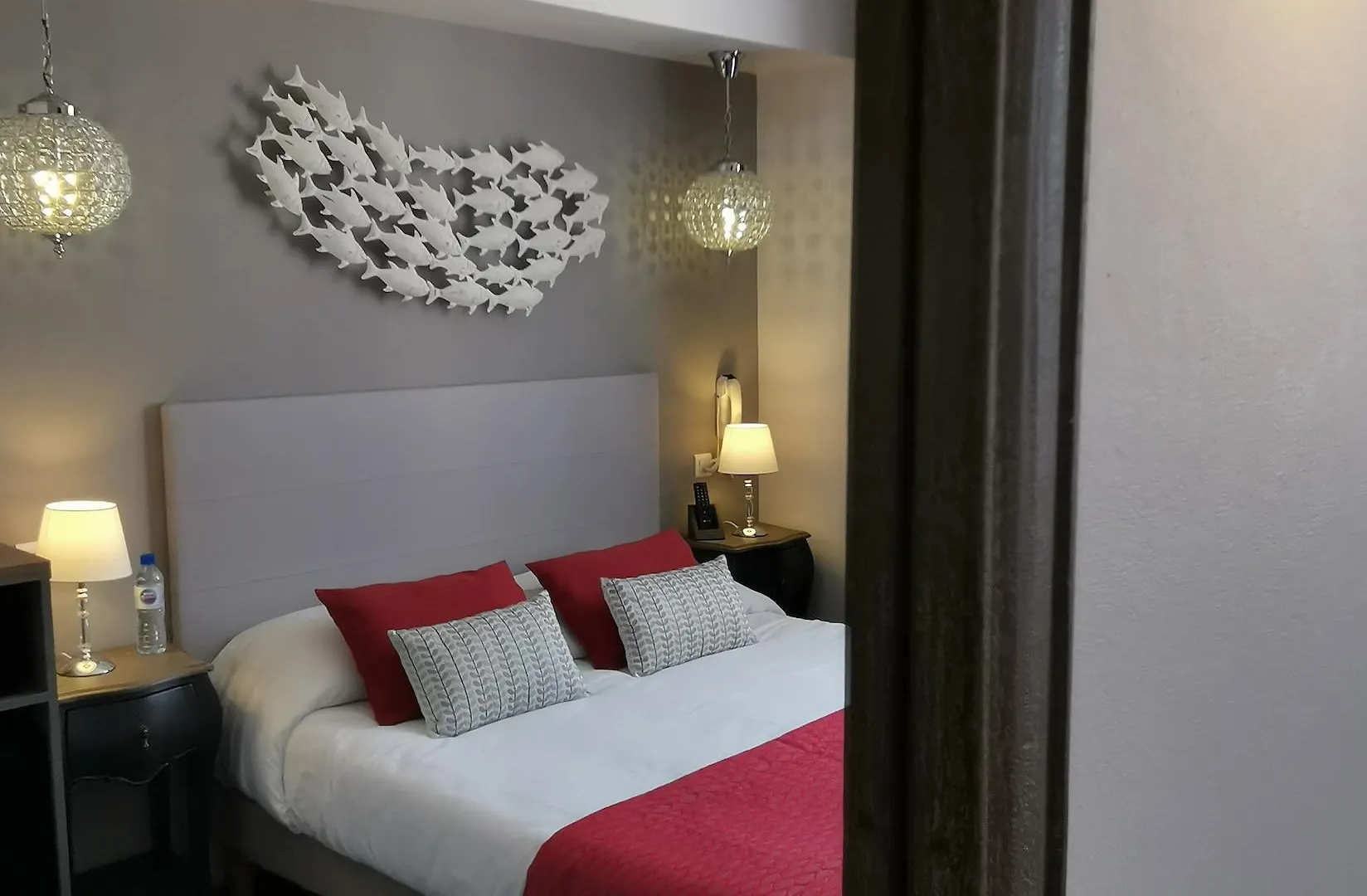***  Brit Hotel Acacias Arles France
